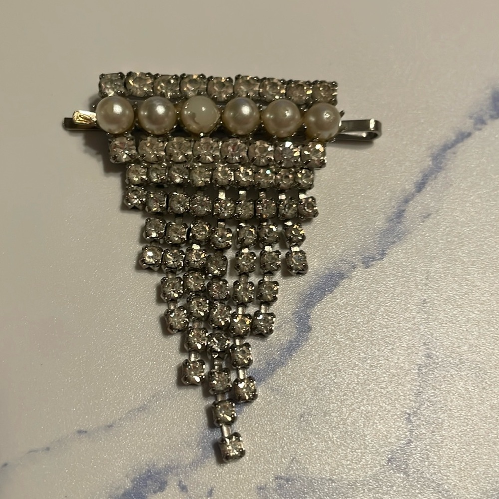 Vintage silver colored w/faux pearls & rhinestones hair barrette